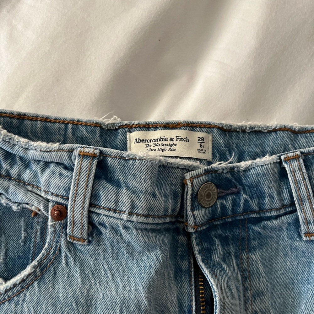 Abercrombie & Fitch 90s Straight Ultra High Rise Jeans (28/6S)